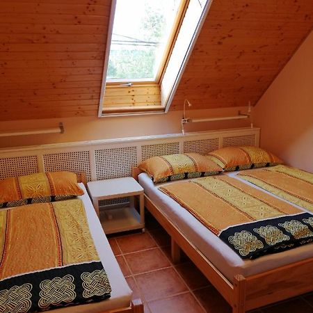 エステルゴム Karpatia Panzio Bed & Breakfast エクステリア 写真