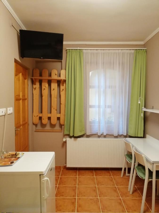 エステルゴム Karpatia Panzio Bed & Breakfast エクステリア 写真