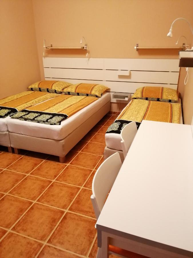 エステルゴム Karpatia Panzio Bed & Breakfast エクステリア 写真