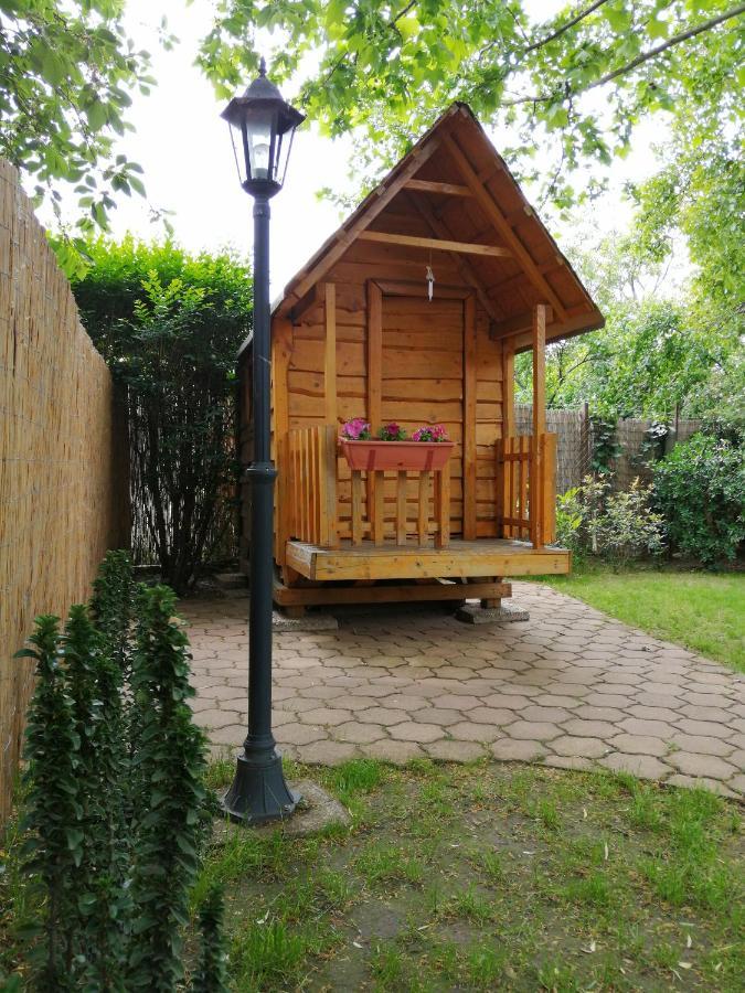 エステルゴム Karpatia Panzio Bed & Breakfast エクステリア 写真