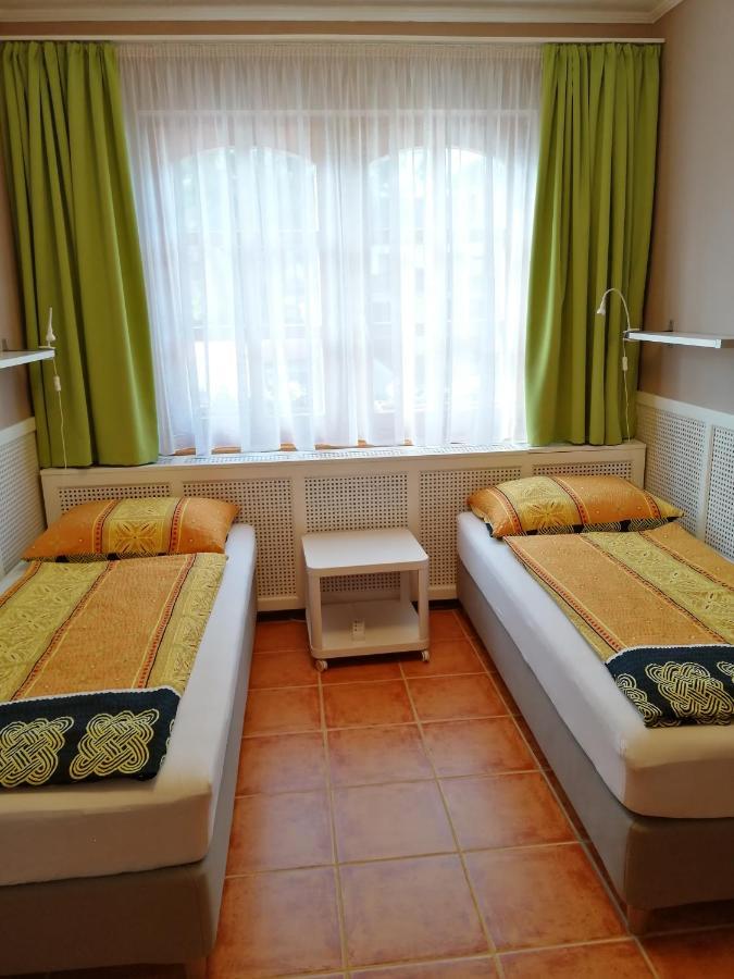 エステルゴム Karpatia Panzio Bed & Breakfast エクステリア 写真