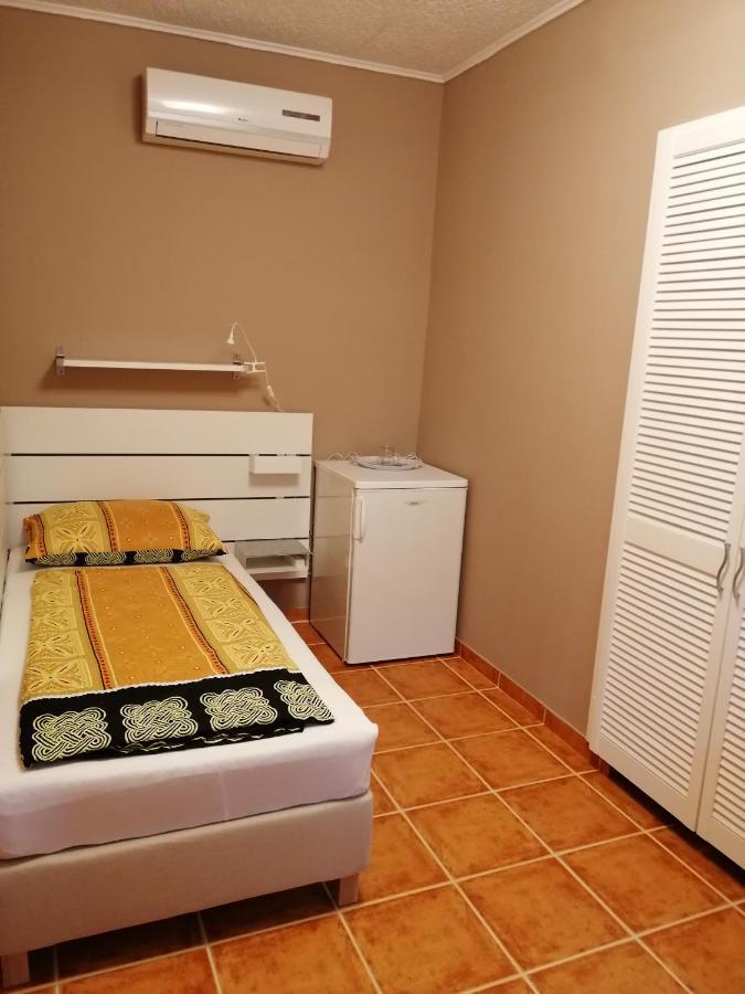 エステルゴム Karpatia Panzio Bed & Breakfast エクステリア 写真